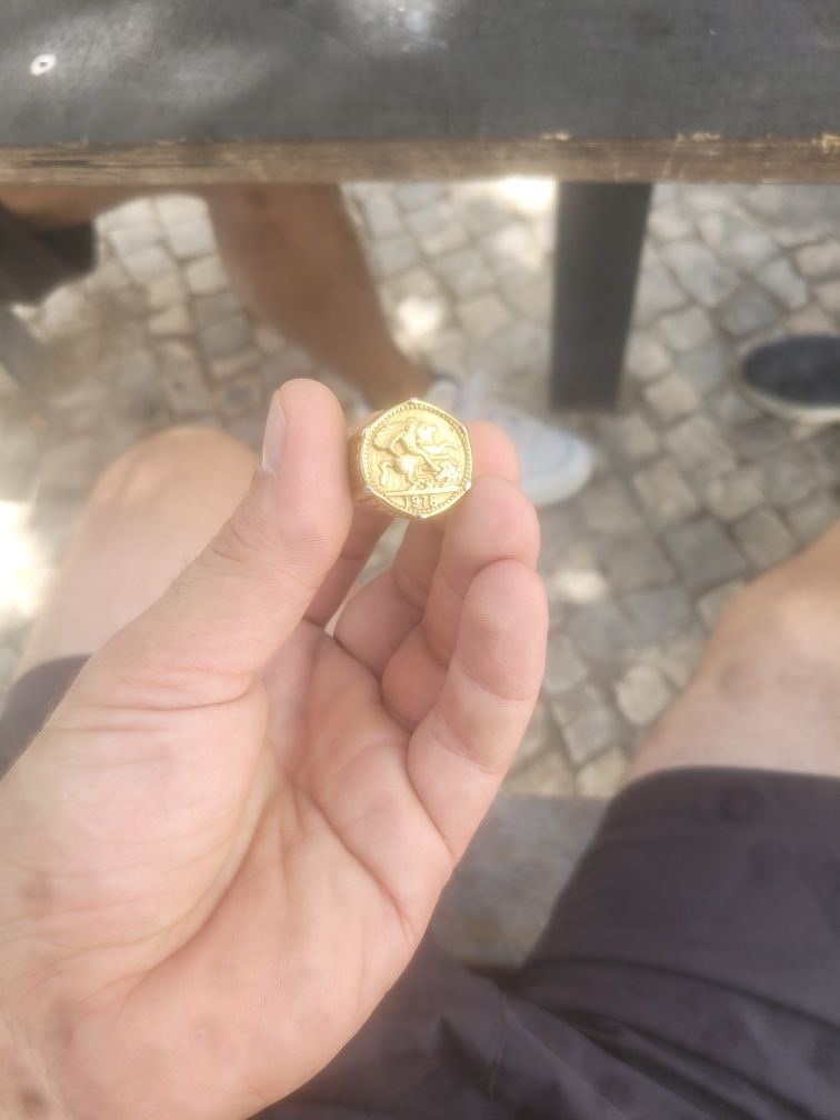 Anel Libra de prata banhada em ouro de 19k
