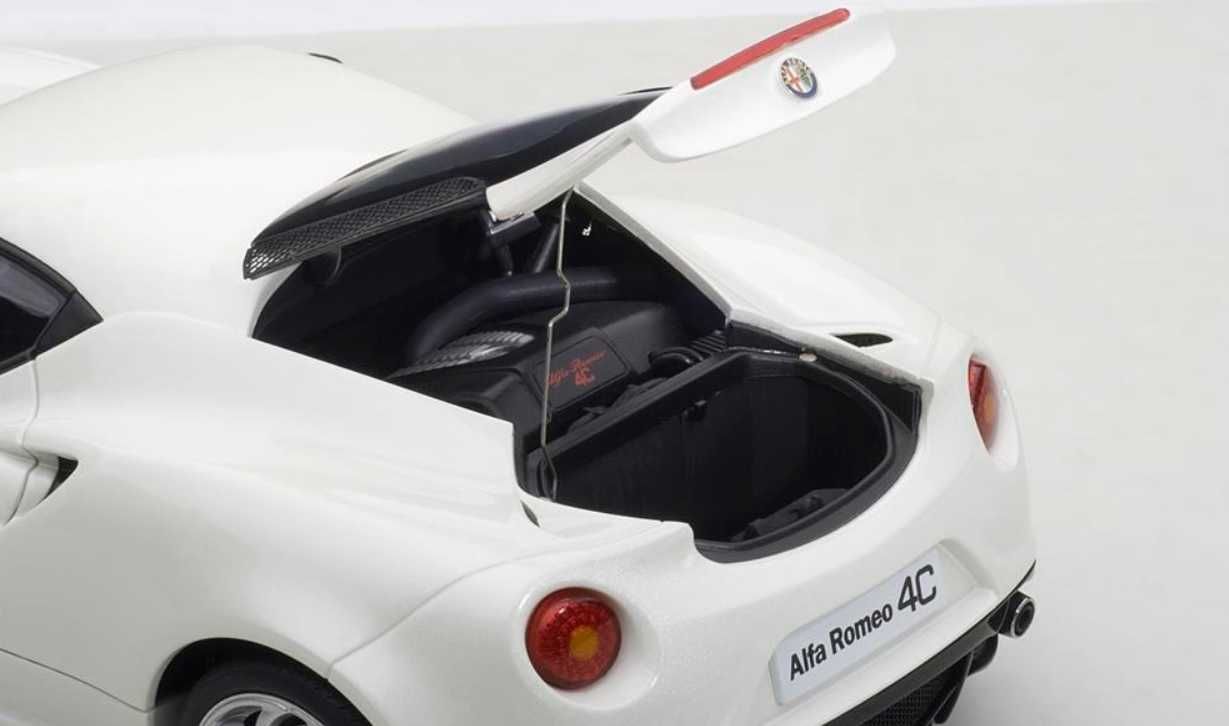 Miniatura Alfa Romeo 4C 2013 AUTOart 1:18