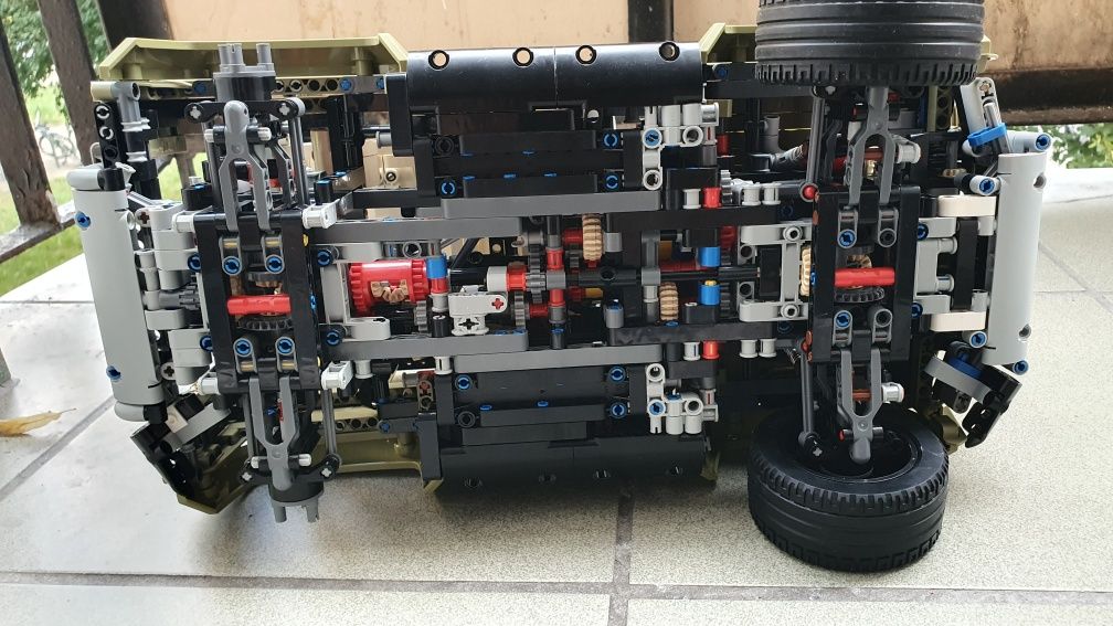 LEGO Technic 42110 Land Rover Defender.