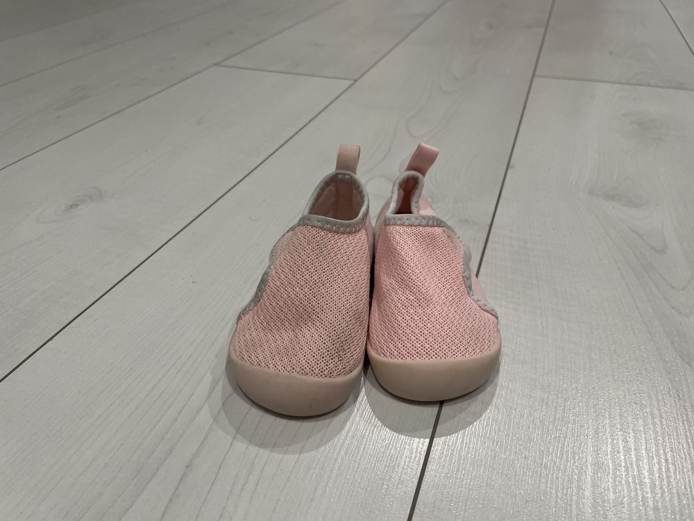 Kapcie Decathlon roz.22