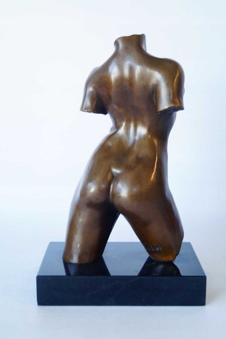 KOBIETA figura z brązu bez rąk rzeźba nowoczesna 1