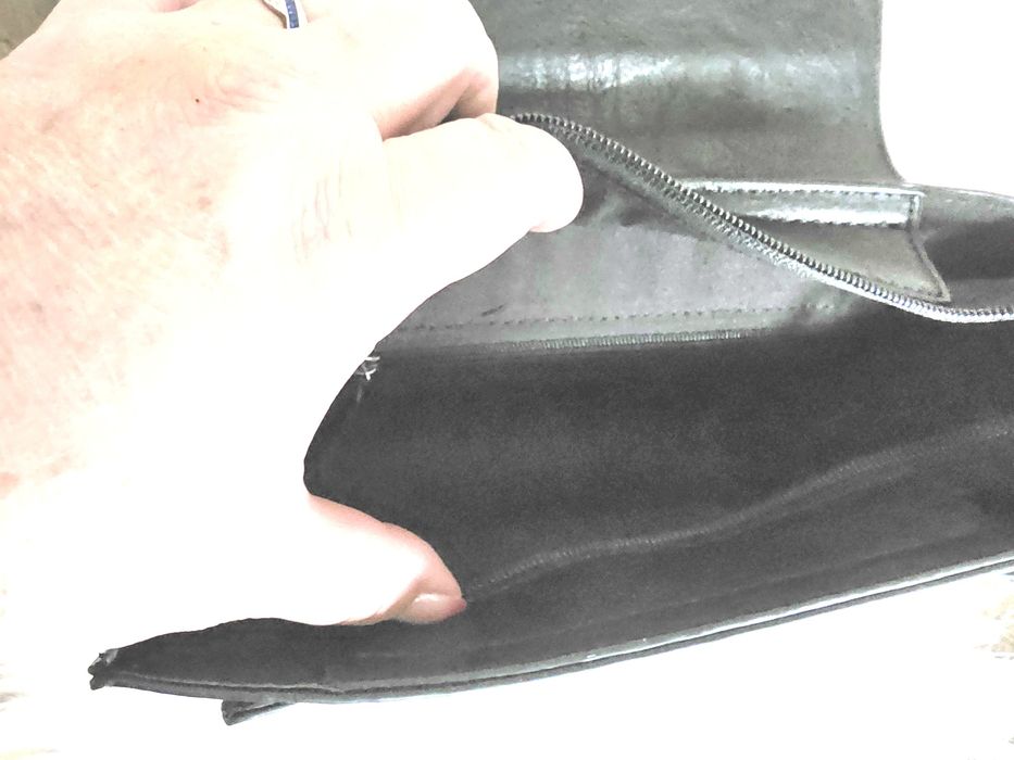 Czarna torebka listonoszka z ekoskórki