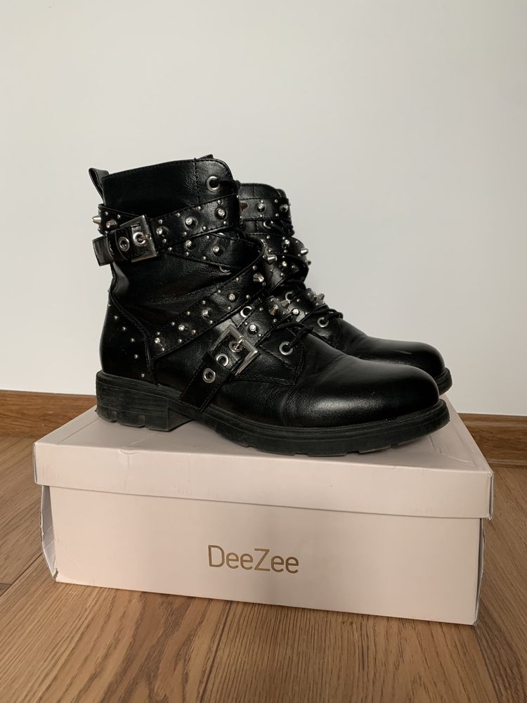 Czarne botki Deezee