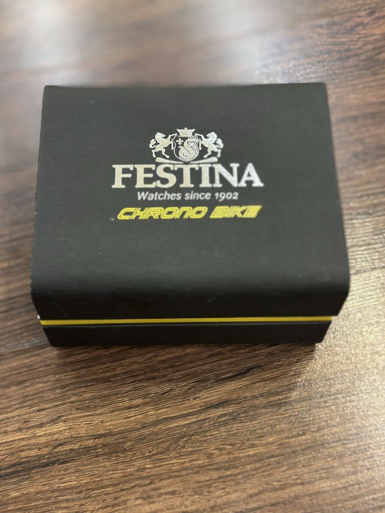 Футляр для годинників Festina.