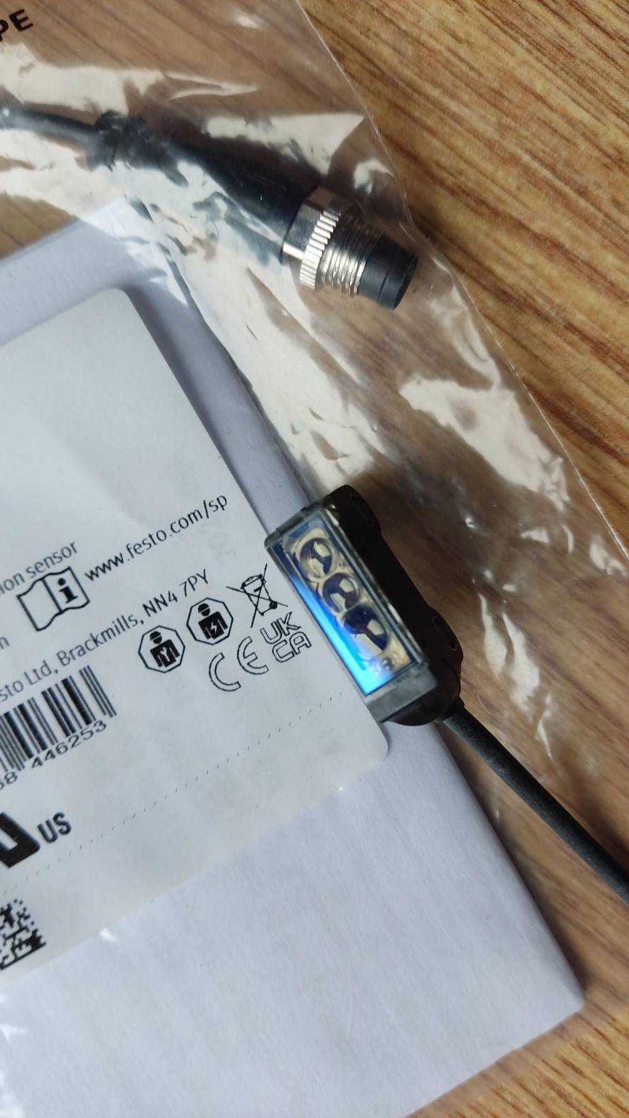 Czujnik optyczny odbiciowy S00D-BS-R-PN-30 2 sztuki Nowe