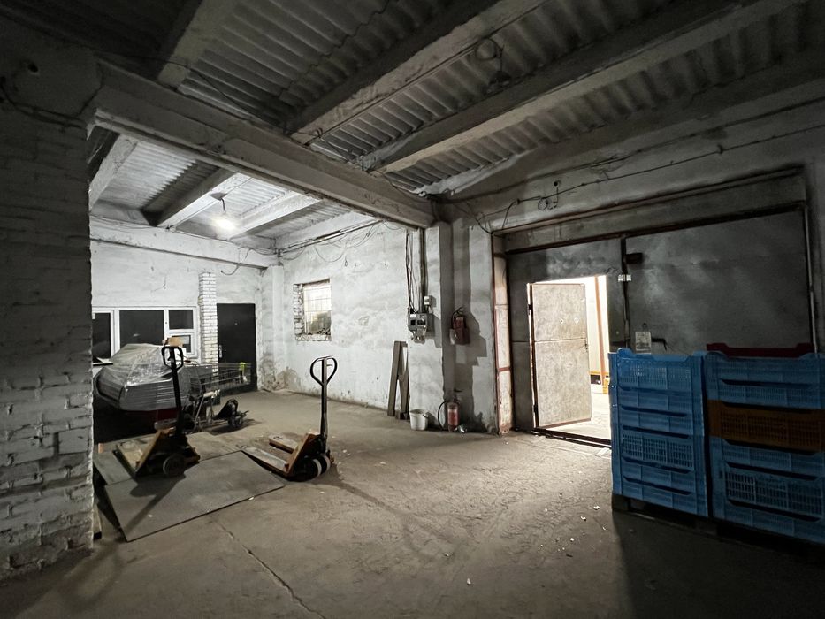 Аренда склады с рампой от 300-1000 квМ, офисное помещение 15-40 квМ.