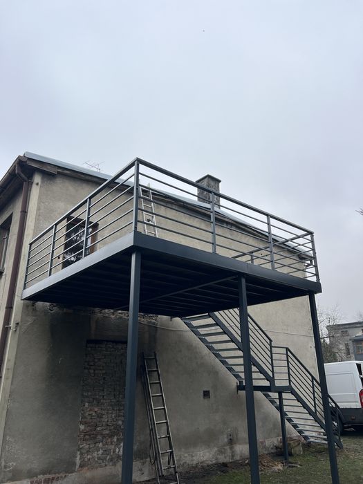 Taras balkon schody zewnętrzne