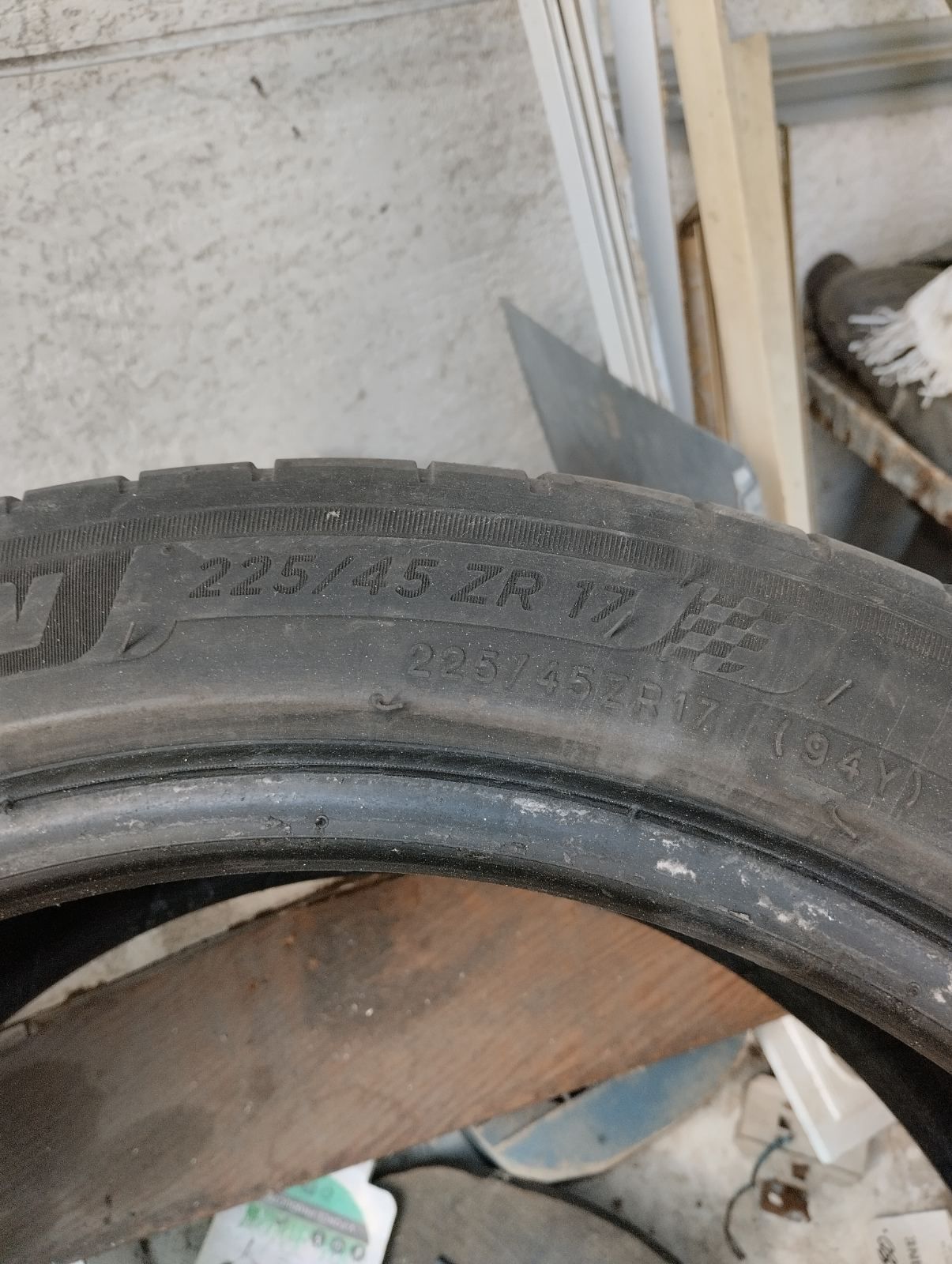 Продам шины 225/45 R17