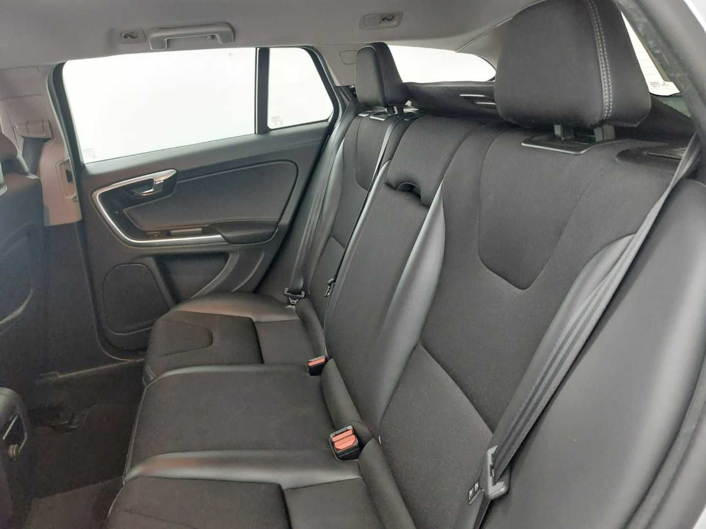 Volvo V60 1.6D (AUTO)