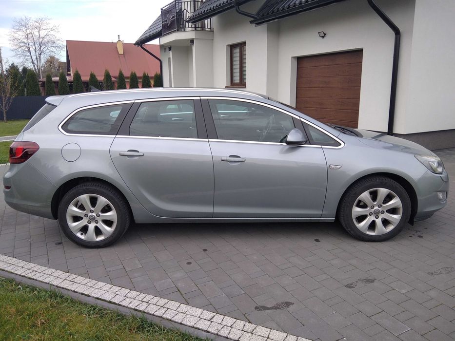 OPEL ASTRA J COSMO-dynamiczna i ekonomiczna-xenon- navi-prywatnie