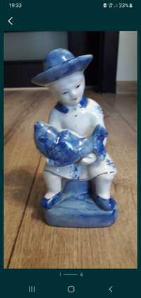 Figurka z porcelany Chłopak z ryba chińska z prl