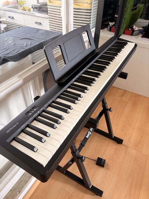 Piano Roland FP10 + pedal + suporte