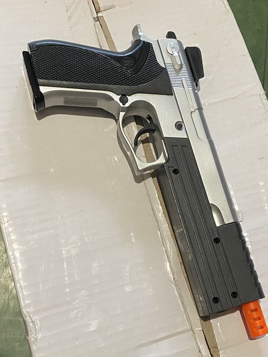 Продам іграшкові пістолети