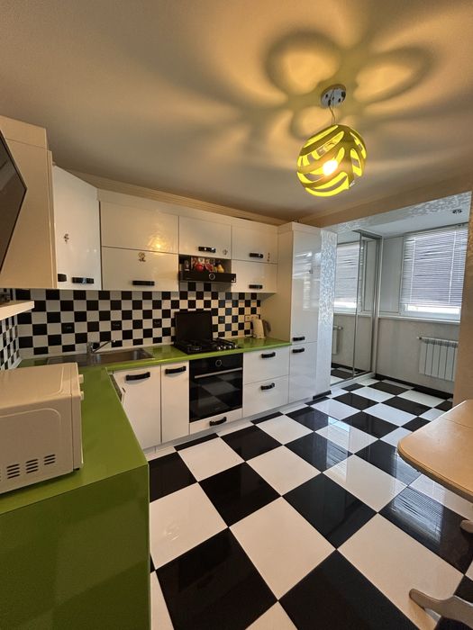 Продаж дворівневої квартири на вулиці Крайня