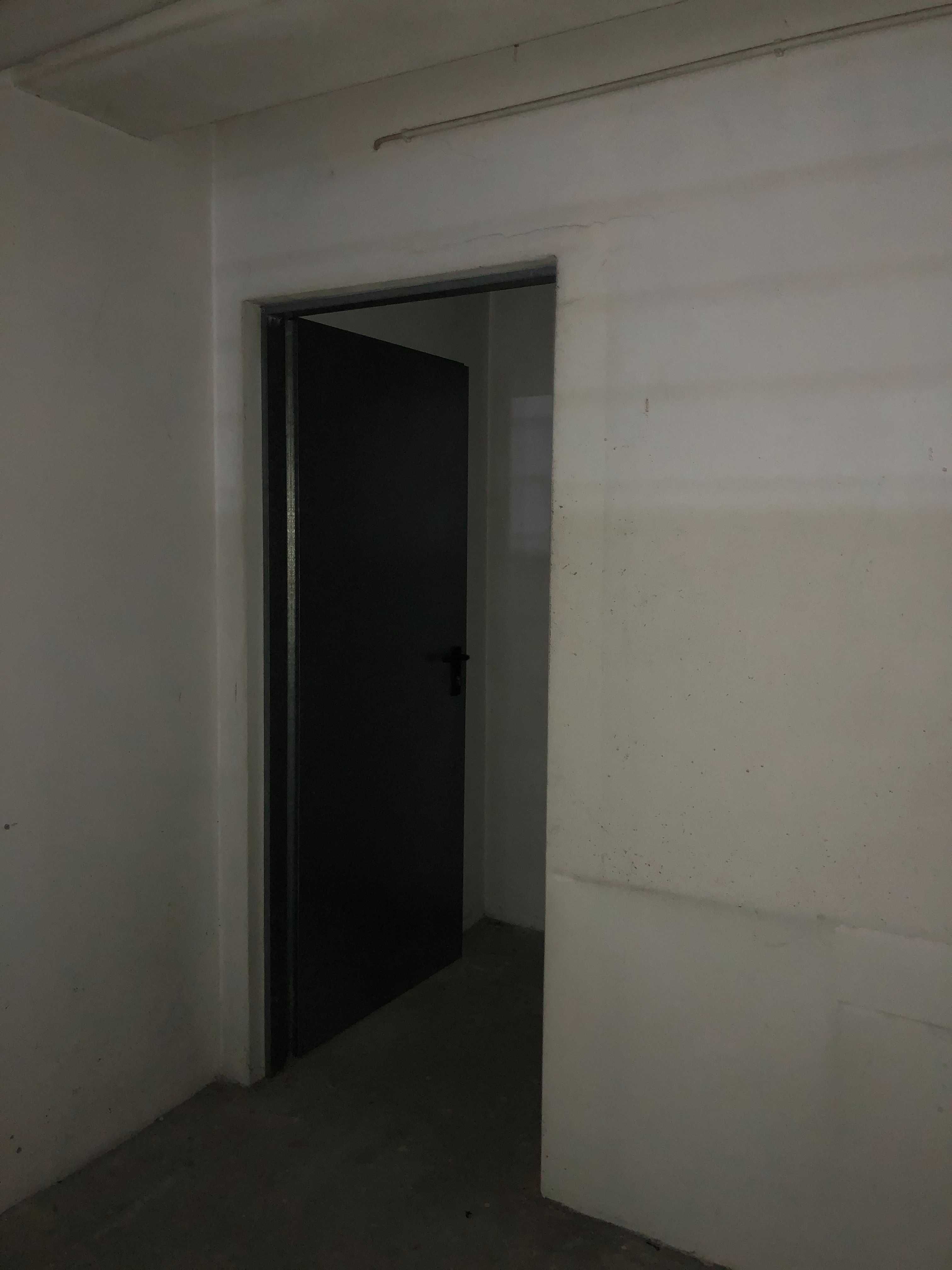 Garagem box fechada – 40,5 m² – junto ao Colégio dos Carvalhos