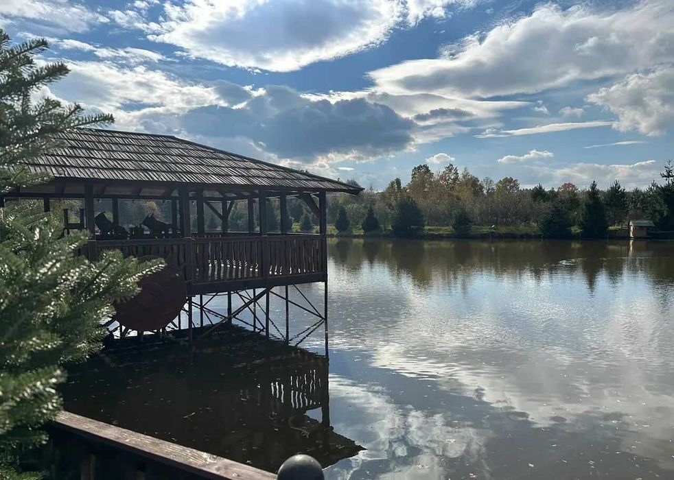 Продаж унікального Відпочинкового комплексу На Озерах