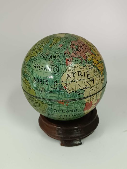 Rara caixa publicitaria Va. ferrão em forma de Globo terrestre