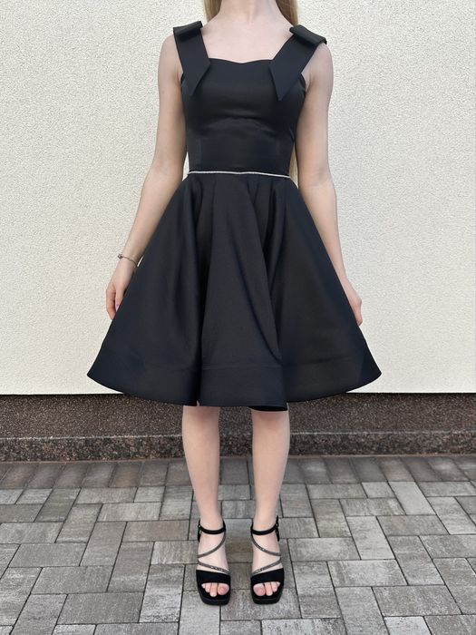 Вечірня атласна сукня