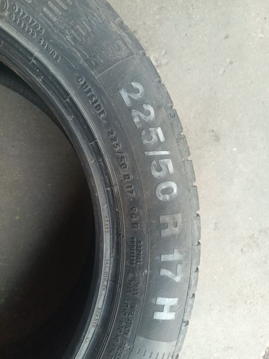 Pneu 225/50R17 Continental quase novo