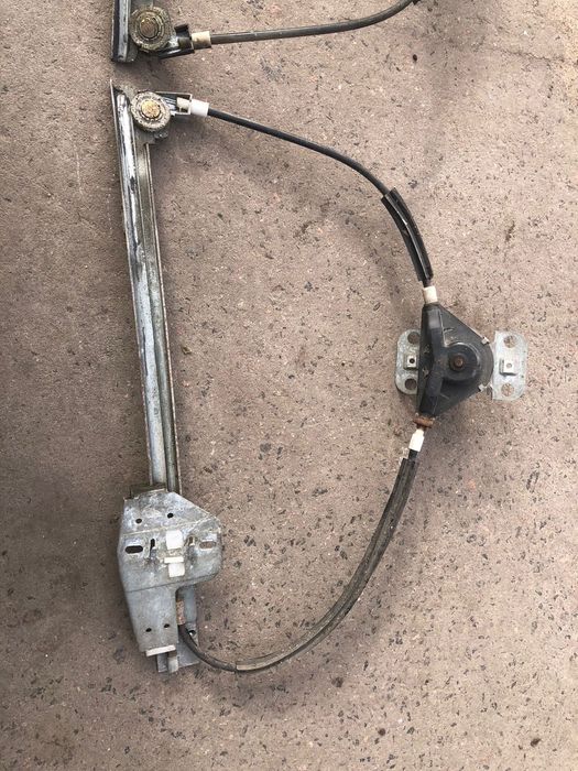 Продам стіклопідцомникм та стекла дверей до дверей фолцваген б4