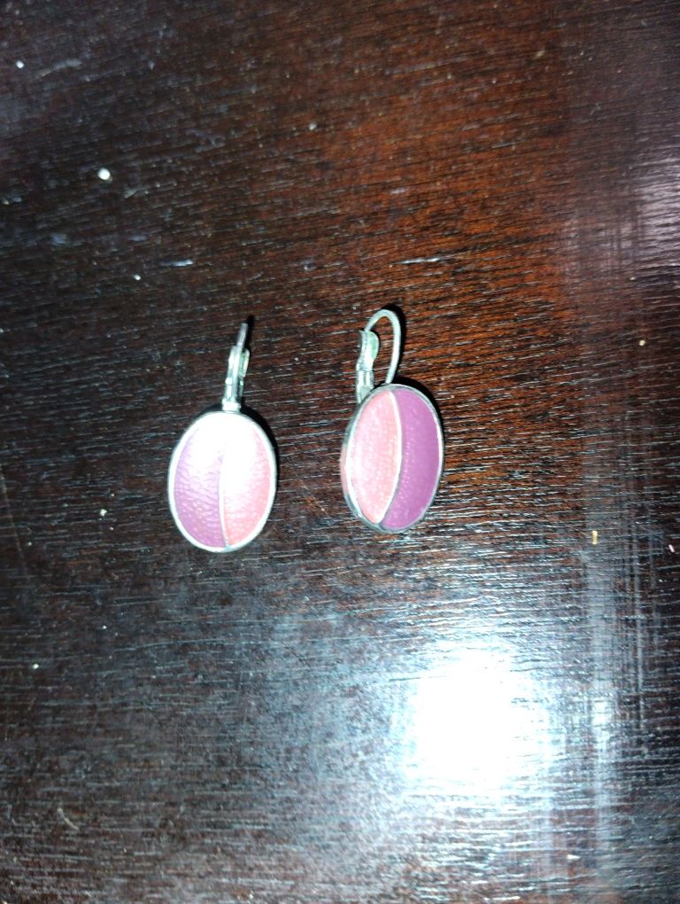 Brincos com duas cores para despachar