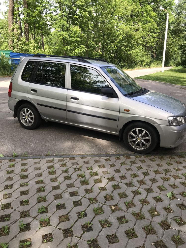 Продам машину мазда демио