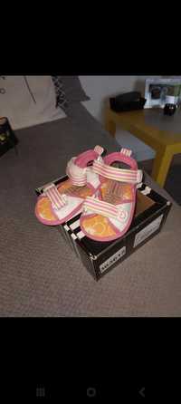 Sandałki dla niemowlaka