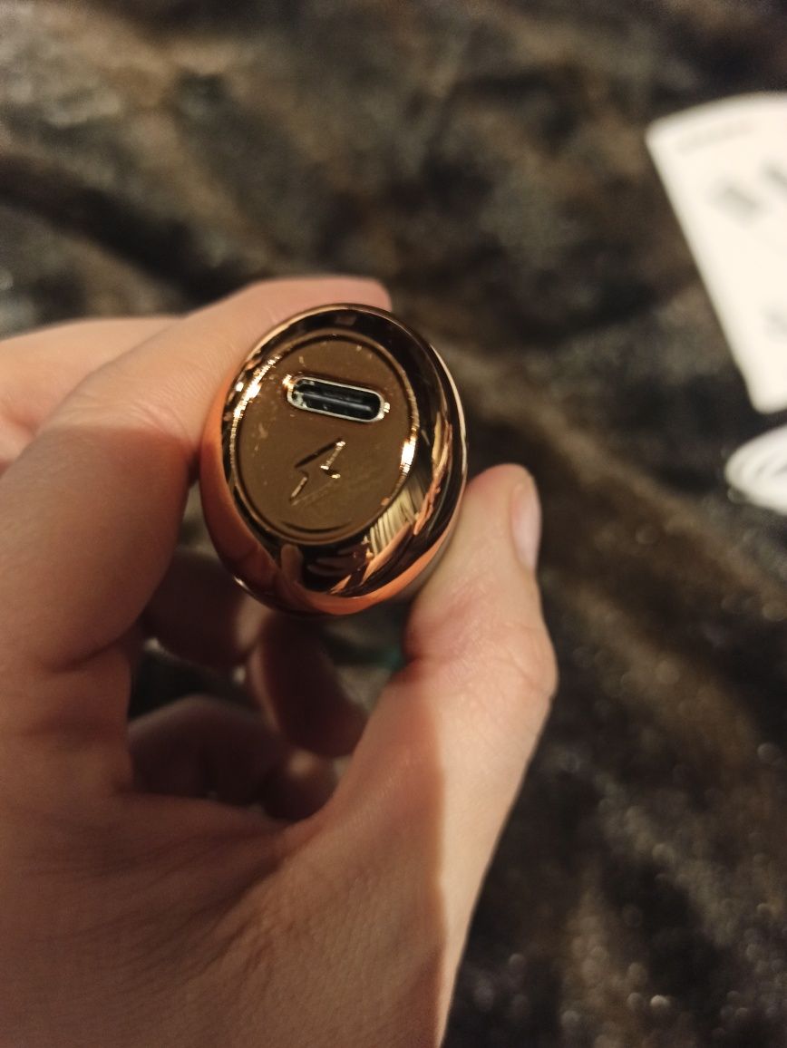 Prostownica na USB do torebki