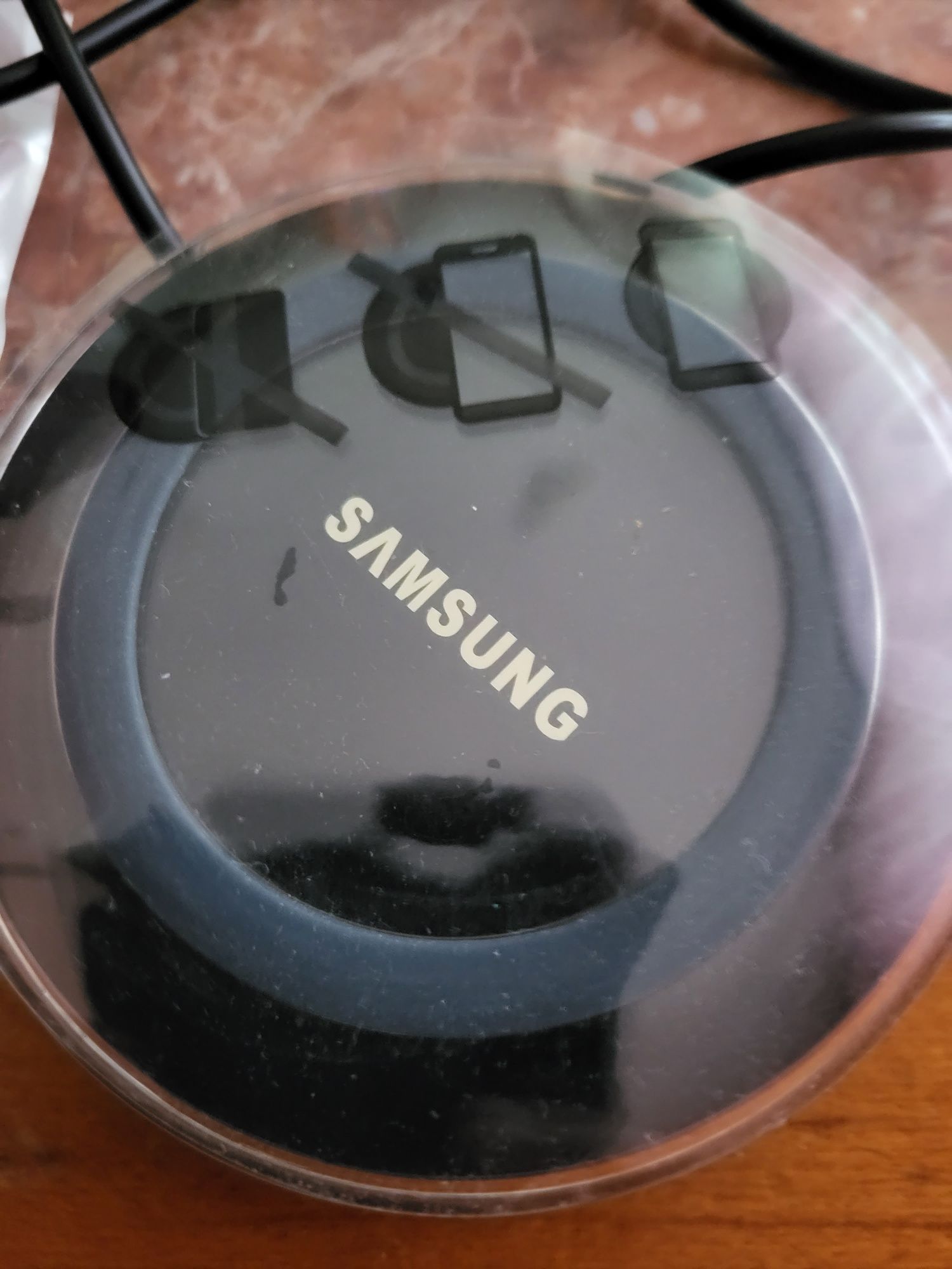 Продам безпровідний зарядний пристрій Samsung