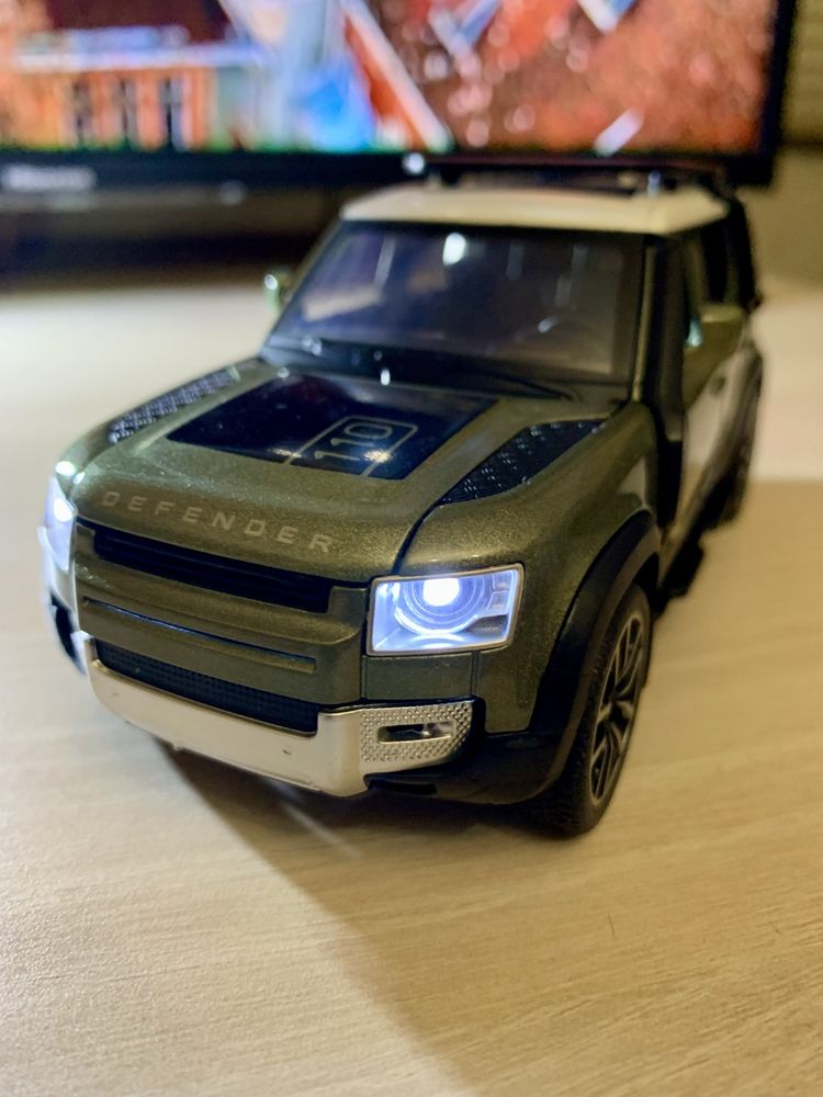 Продам Новий Іграшковий Land Rover New Defender 110! Звук та Світло!