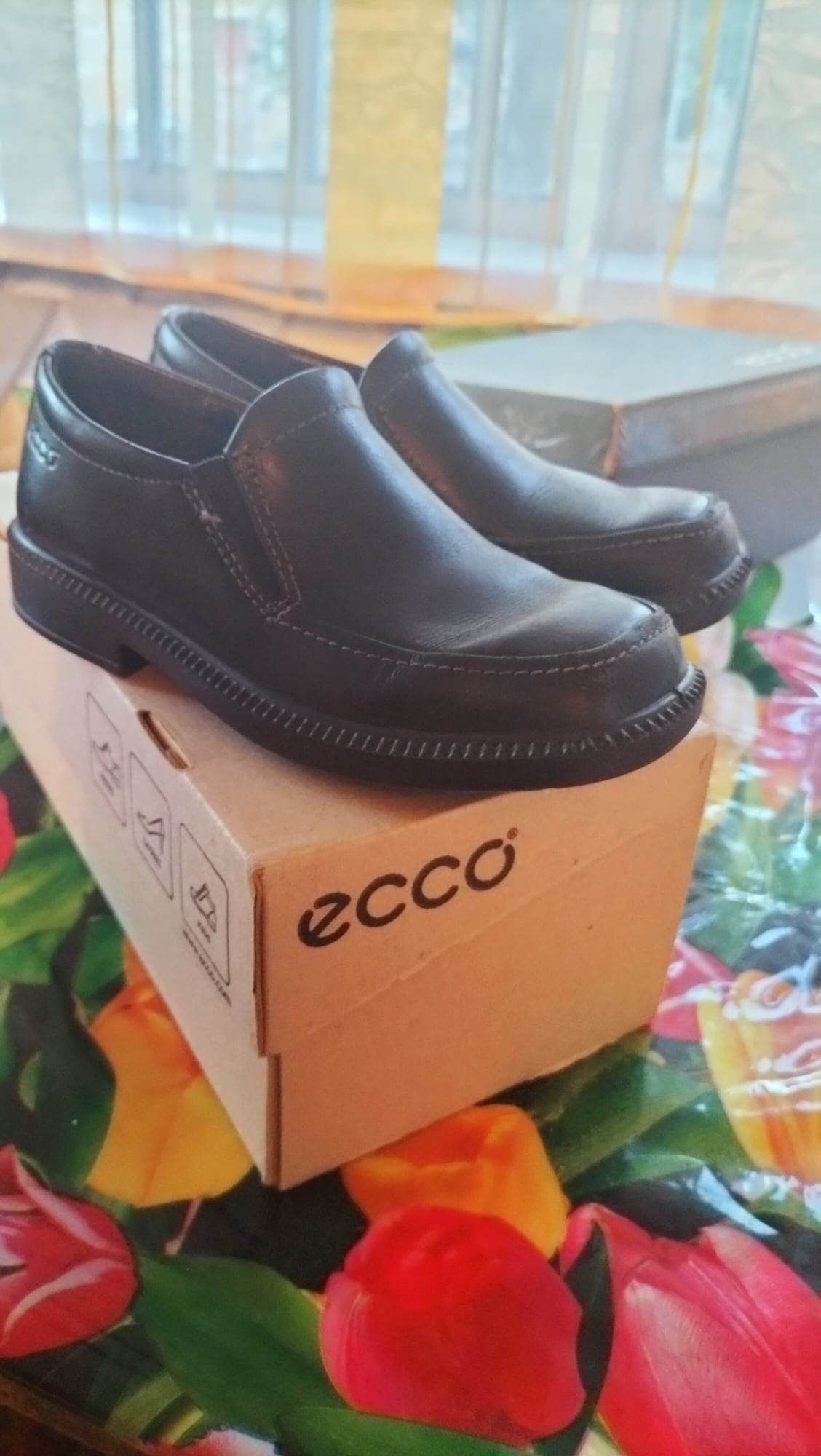 Взуття Ecco для хлопчиків.