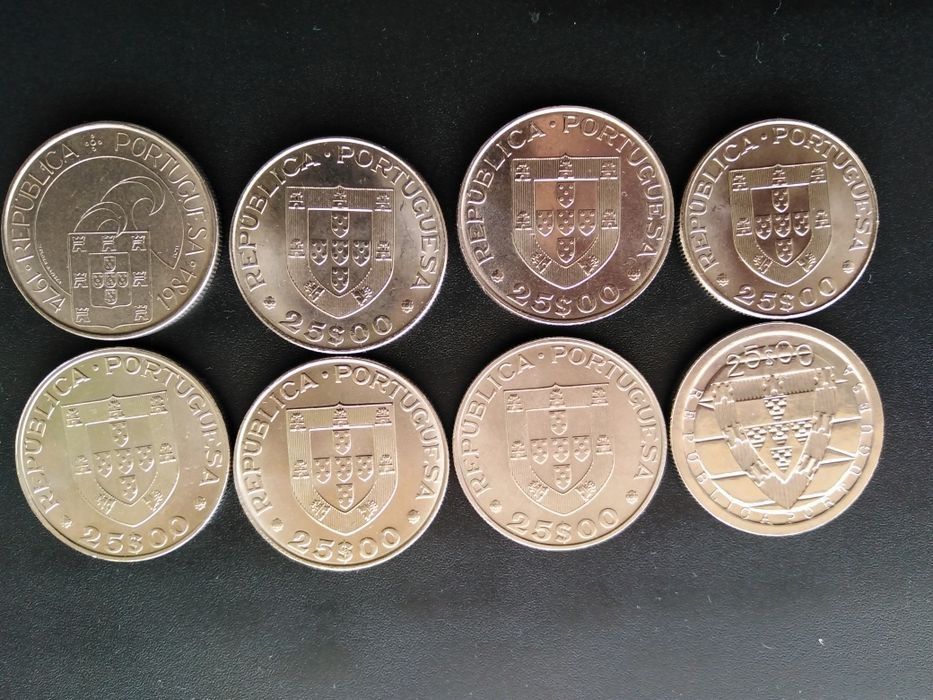 17 moedas de 25 escudos