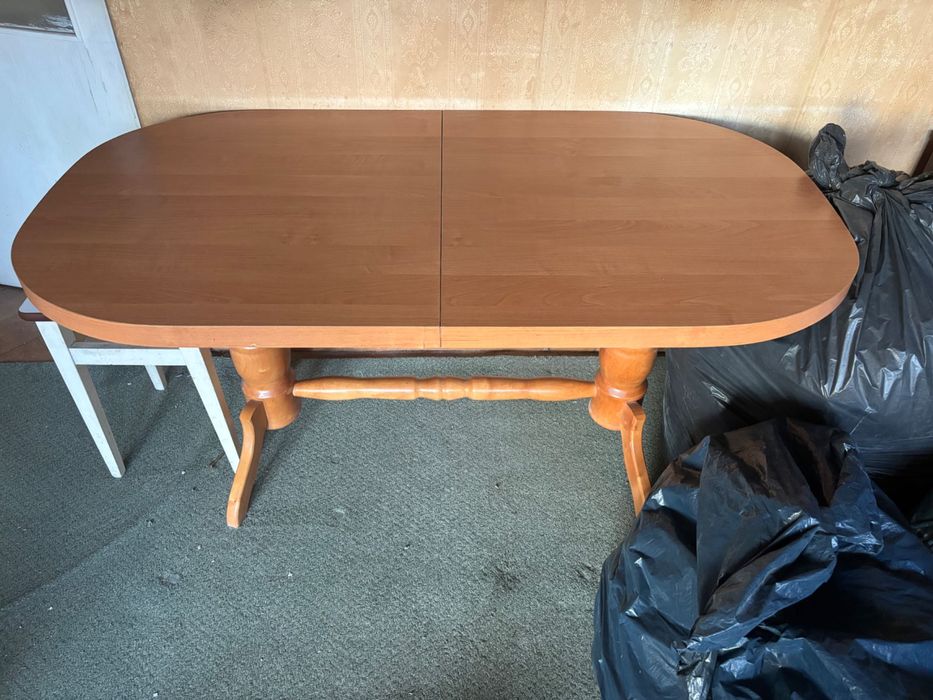 Oddam rozkładany stół półokrągły