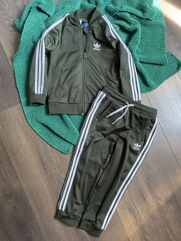 Хакі оригінальний спортивний костюм adidas 3-4 років