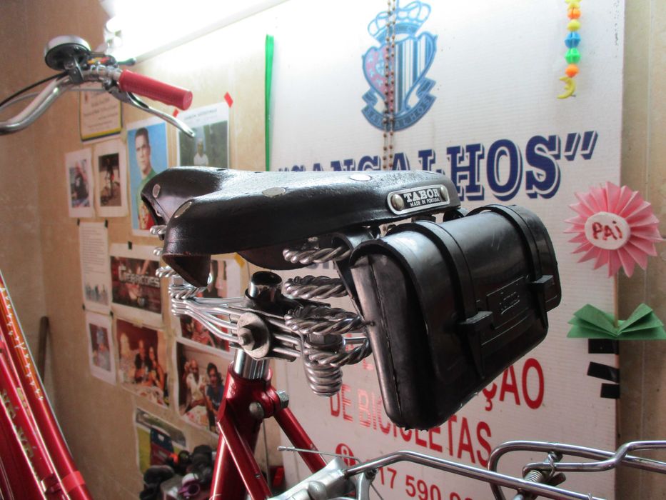 Bicicleta Senhora Pasteleira VERMELHA YÉ-YÉ c/ mudanças VINTAGE