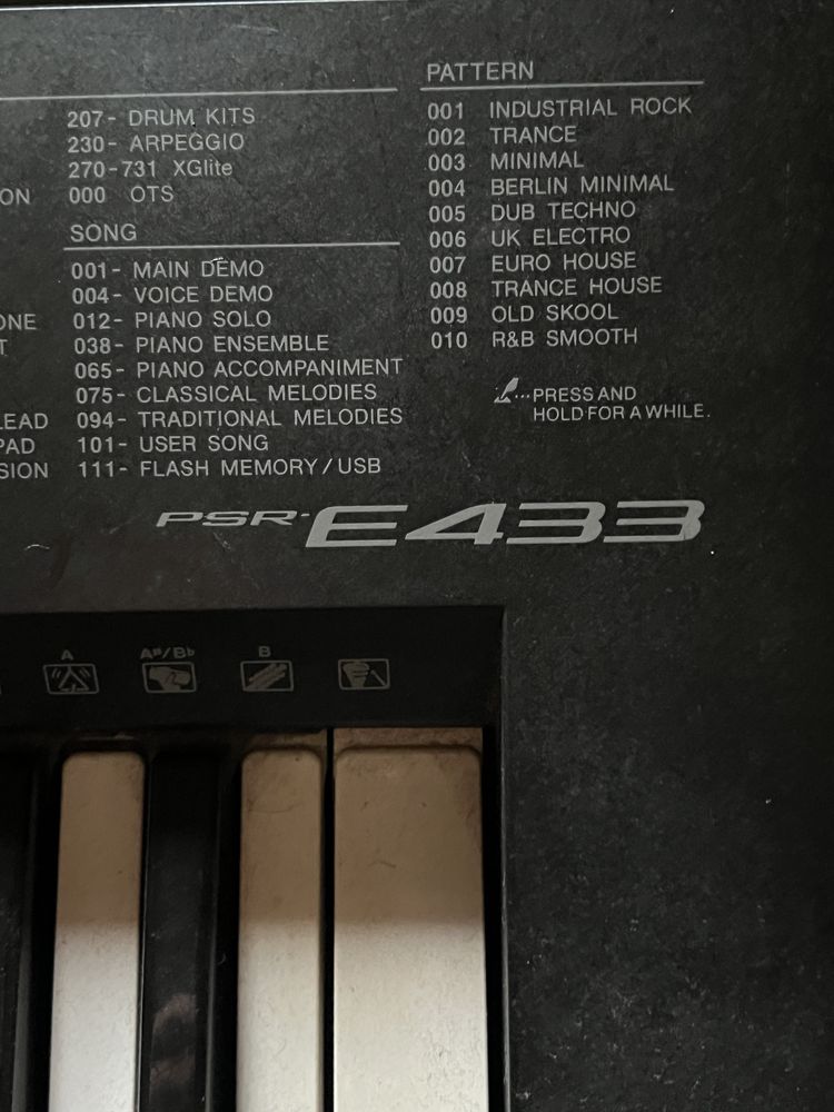 Keyboard Yamaha PSR E433
