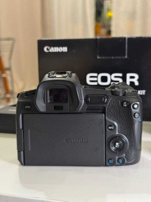 Canon EOS R та объектив Canon RF 35mm f/1.8 IS STM