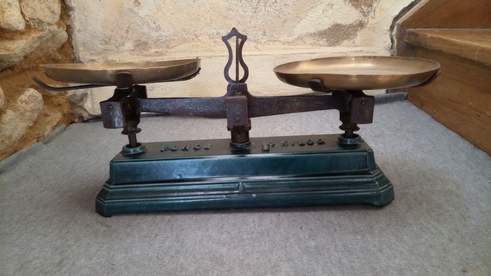 Balança antiga com pratos