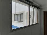 Vendo uma janela de correr em alumínio com vidro duplo