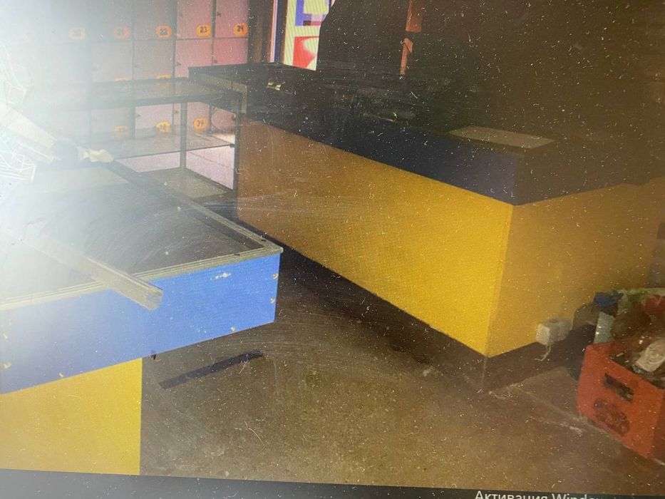 Прилавки, вітрини в магазин бу