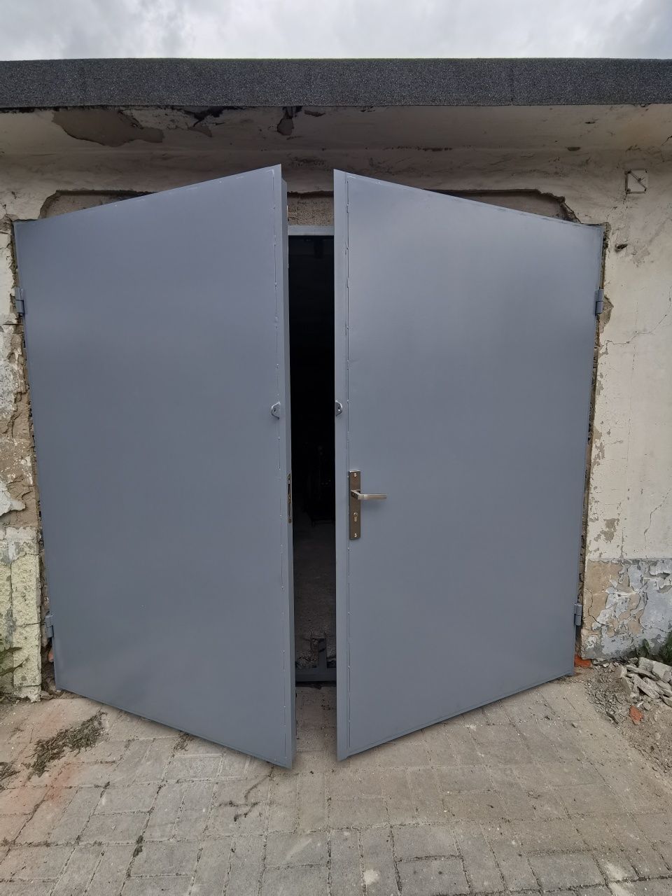 Drzwi bramy garażowe dwu-skrzydłowe stalowe antywłamaniowe