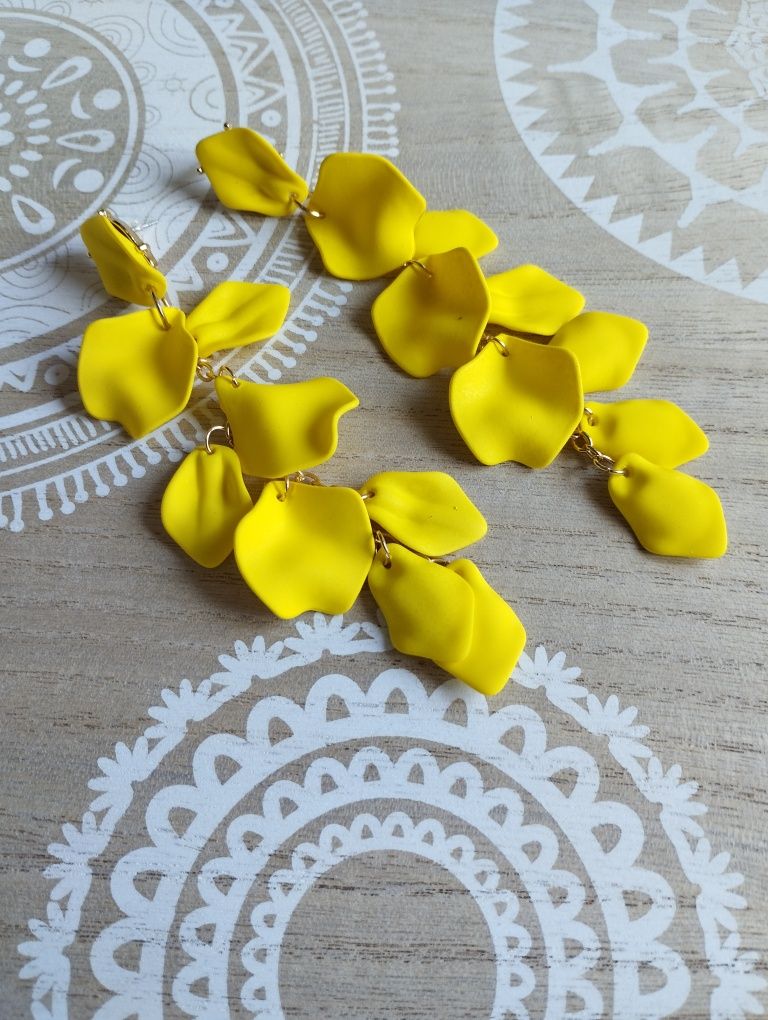 Żółte wiszące kolczyki długie płatki kwiatów nowe