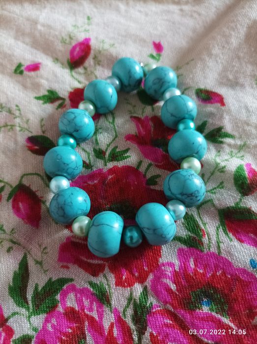 Прикраси з натурального і штучного каменю