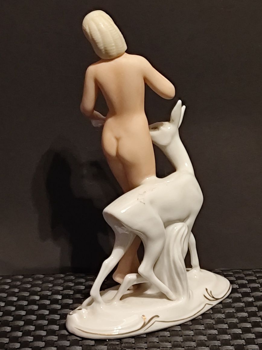 Porcelana Schaubach Kunst Wallendorf  Figurka Kobieta  z Sarenką