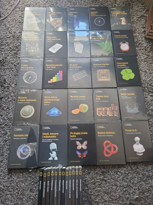Zestaw 37 ksiazek z serii Świat jest matematyczny