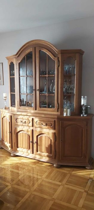 Meble dębowe, witryna- kredens, stół z krzesłami, ława i zegar stojący