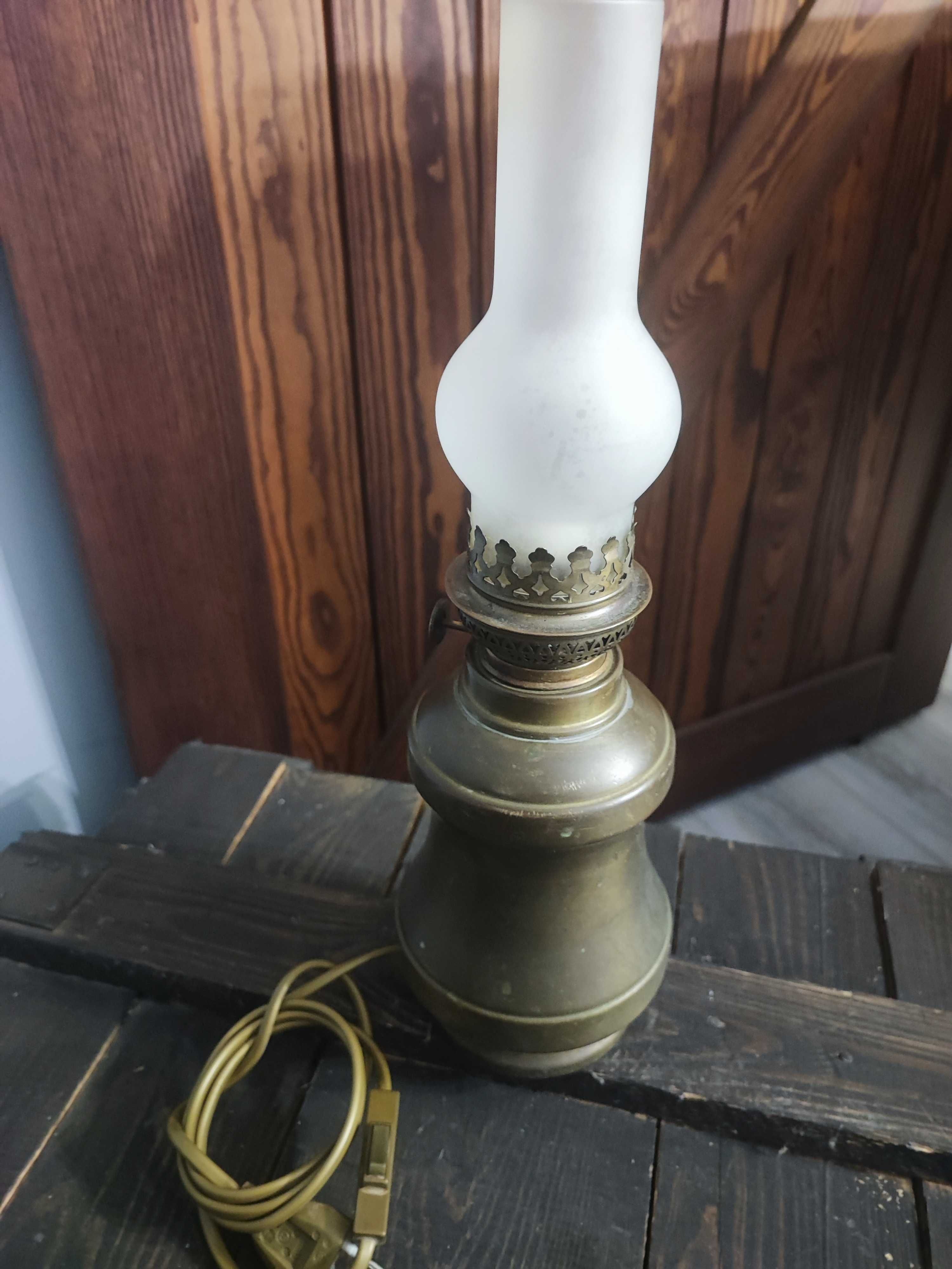 Lampka naftowa metalowa przerobiona na prąd