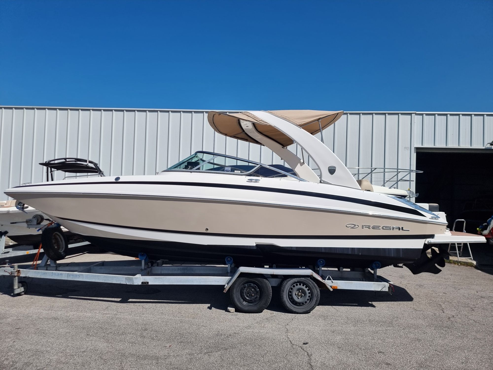 Regal 27 fasdeck