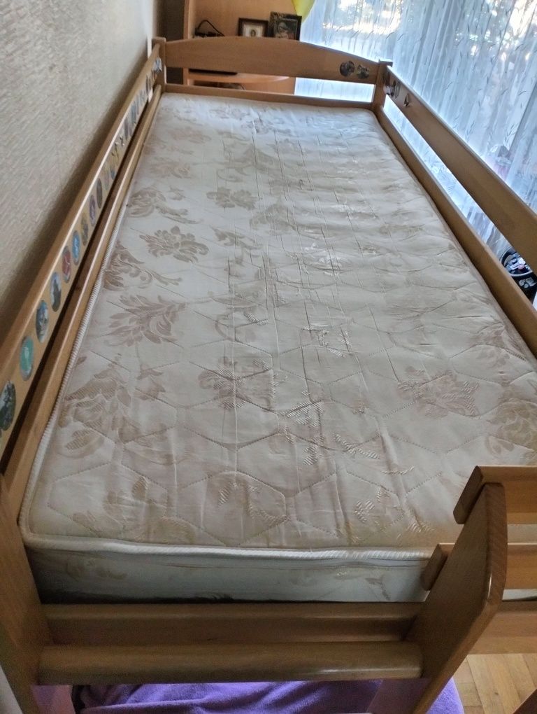 Меблі комплект: двохярусне ліжко,шафа,2шт комод,навісна тумба,стіл ком