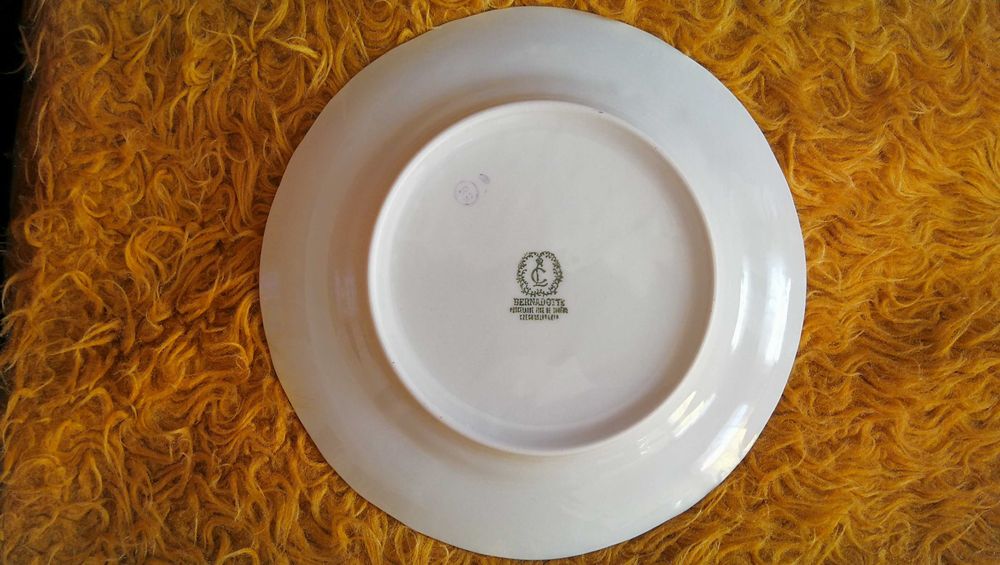 Чеський столовий біло-золотий  сервіз Бернадотте з 23 предметів.